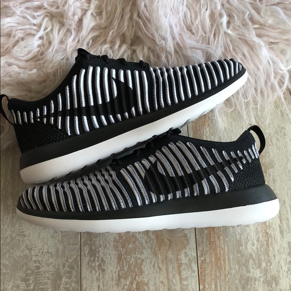NWT Nike Roshe Two Flyknit - Picture 4 of 7